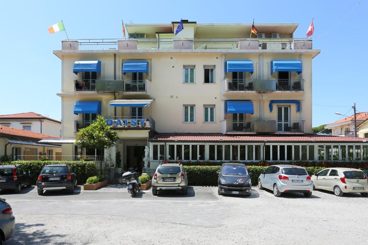 Hotel Daisy Marina di Massa Extérieur photo
