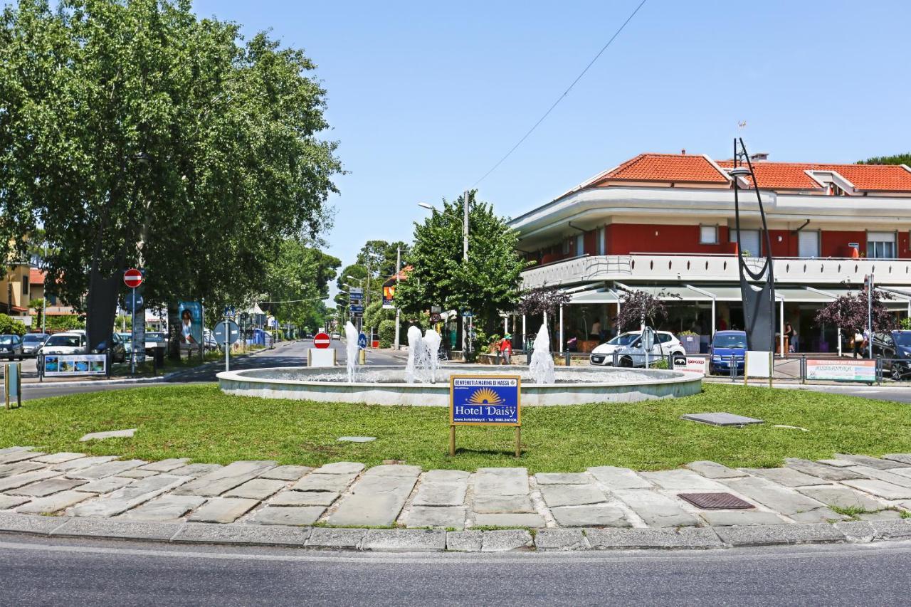 Hotel Daisy Marina di Massa Extérieur photo