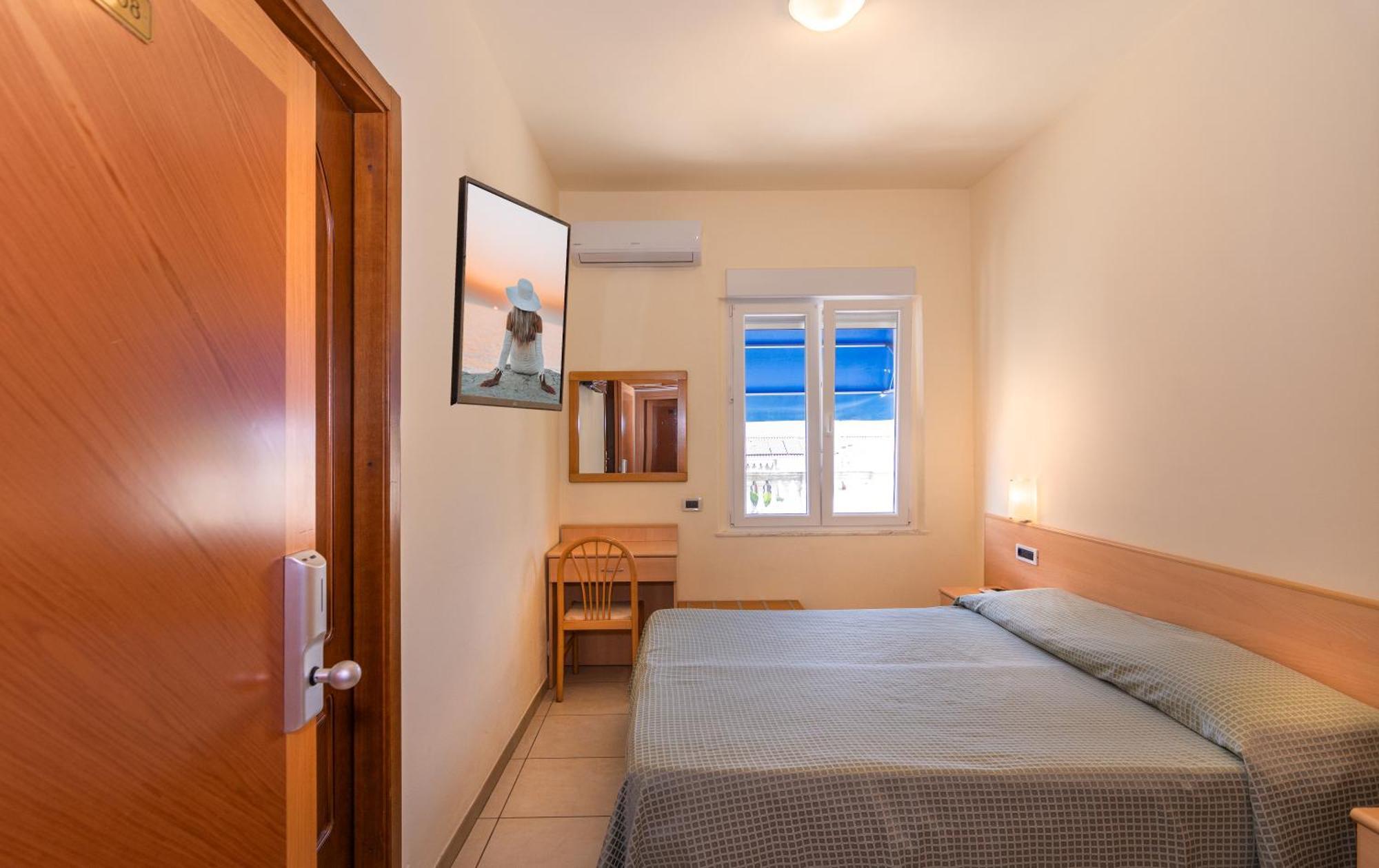 Hotel Daisy Marina di Massa Extérieur photo