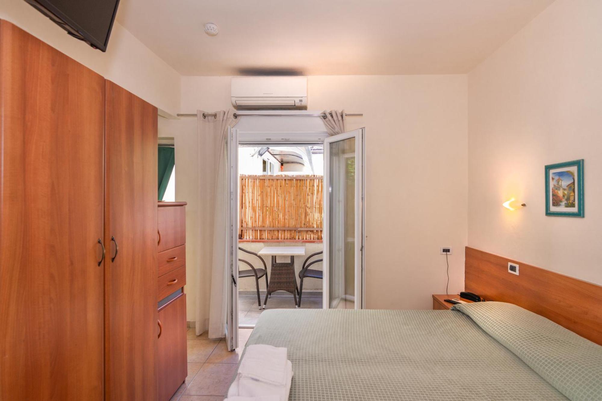 Hotel Daisy Marina di Massa Extérieur photo