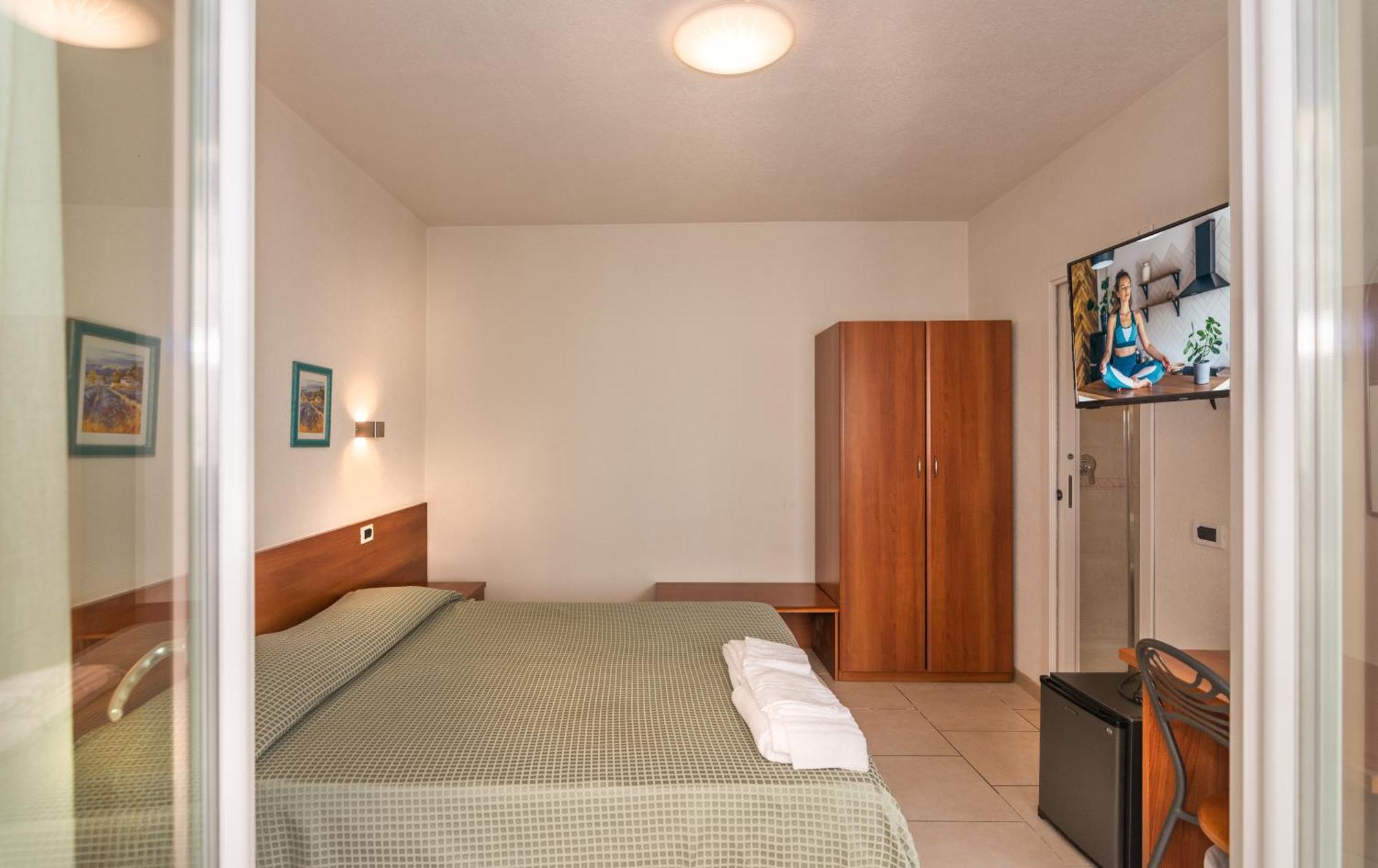 Hotel Daisy Marina di Massa Extérieur photo