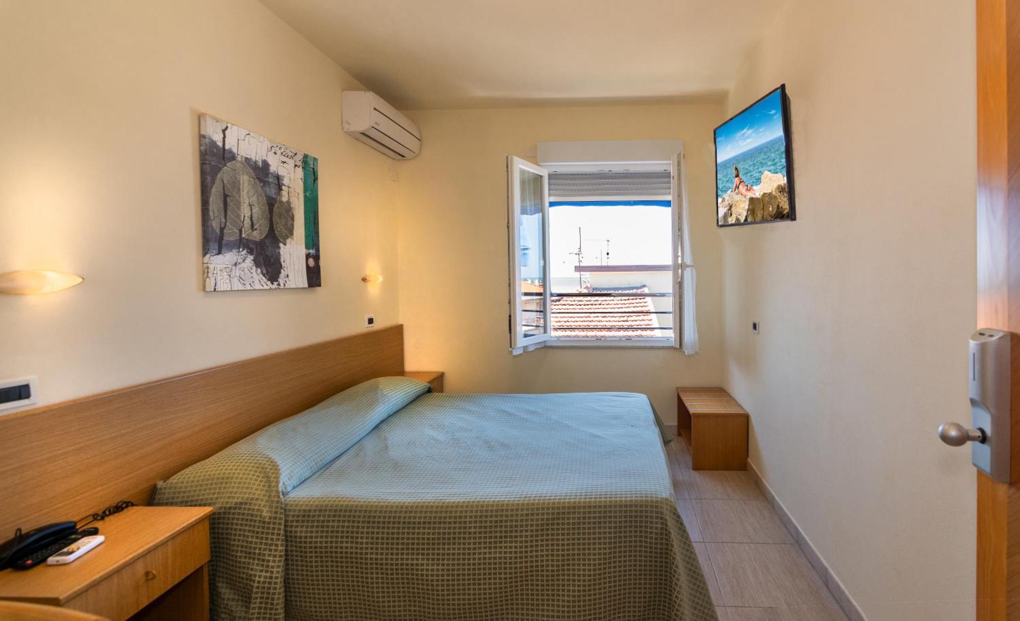 Hotel Daisy Marina di Massa Extérieur photo