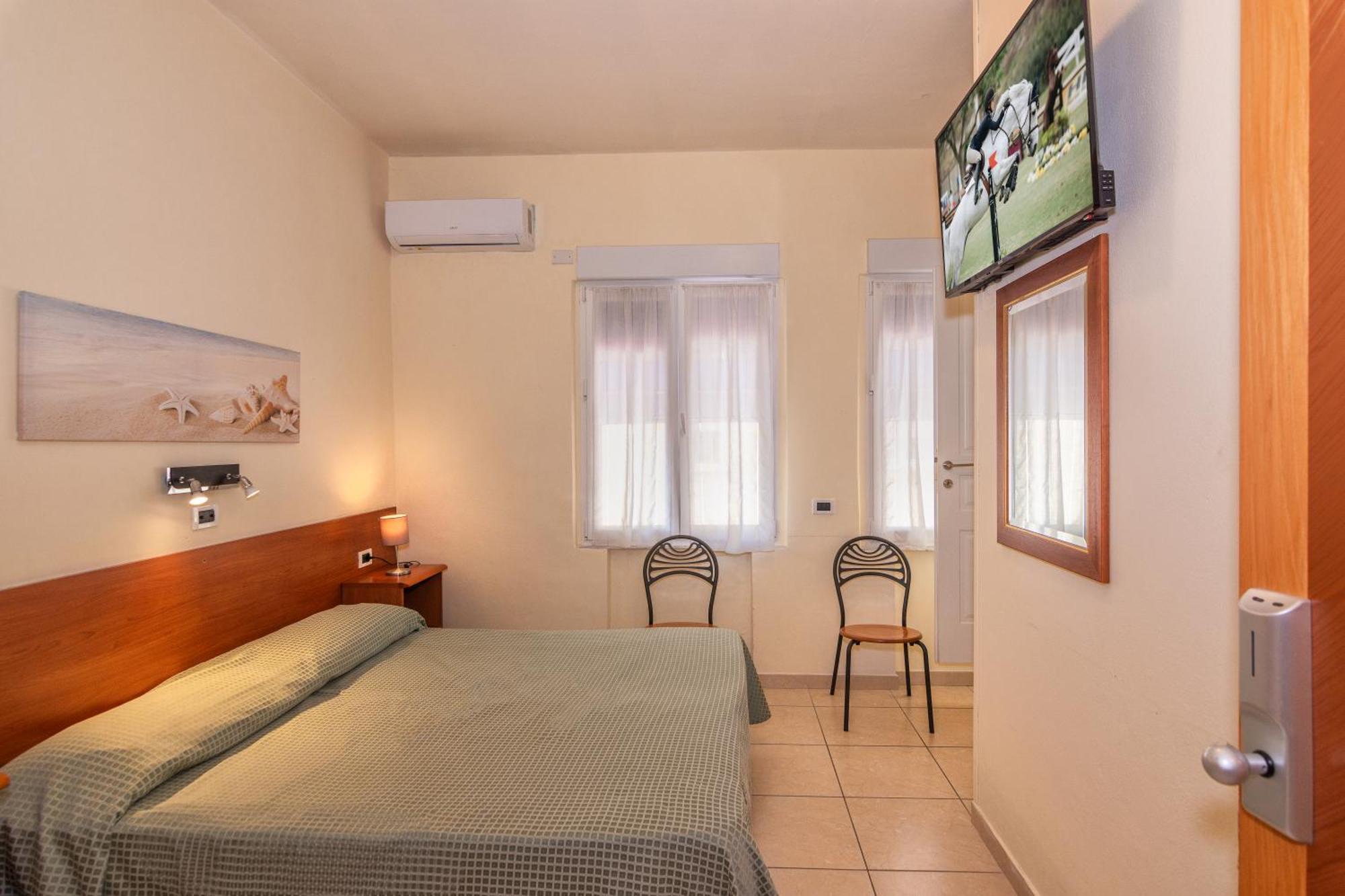 Hotel Daisy Marina di Massa Extérieur photo
