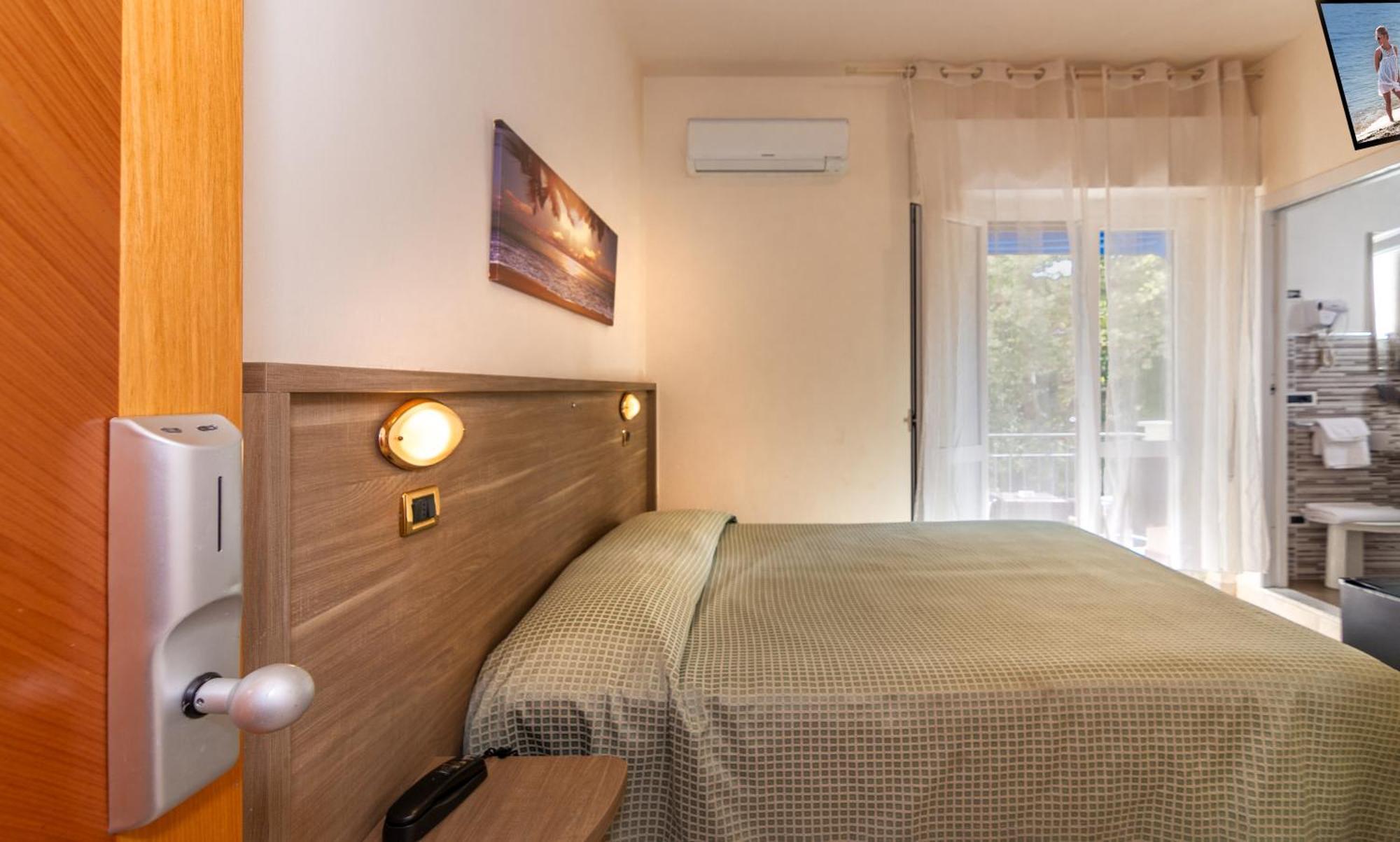 Hotel Daisy Marina di Massa Extérieur photo