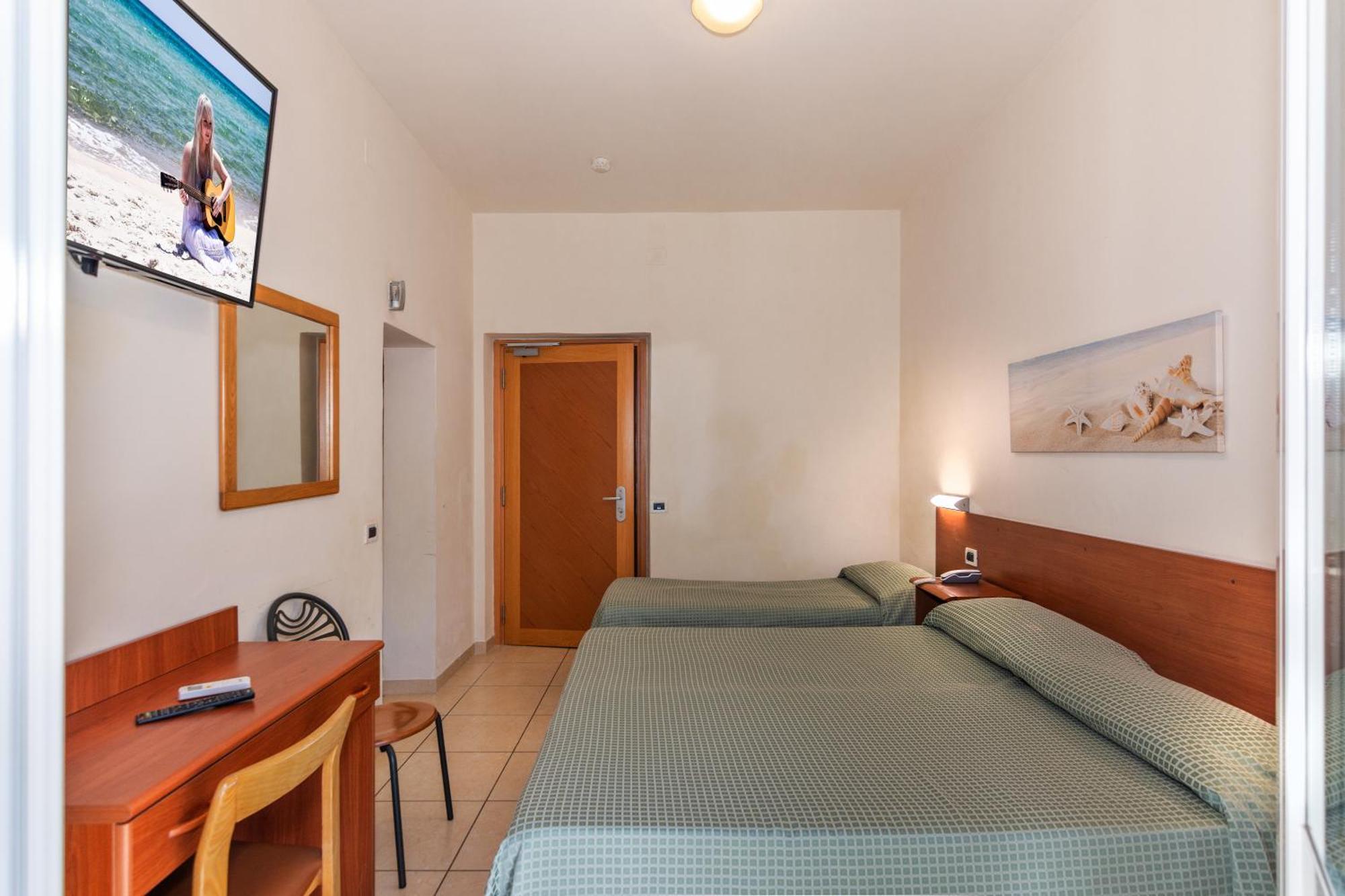 Hotel Daisy Marina di Massa Extérieur photo