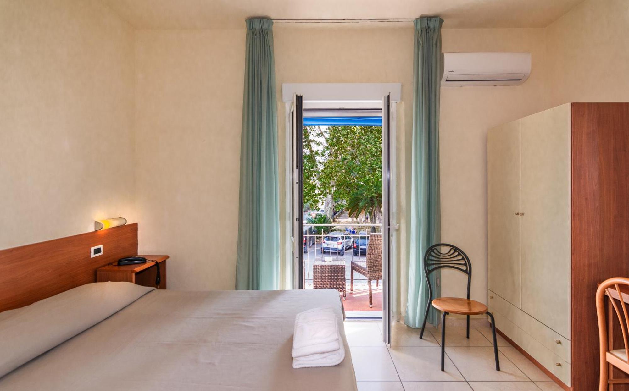 Hotel Daisy Marina di Massa Extérieur photo
