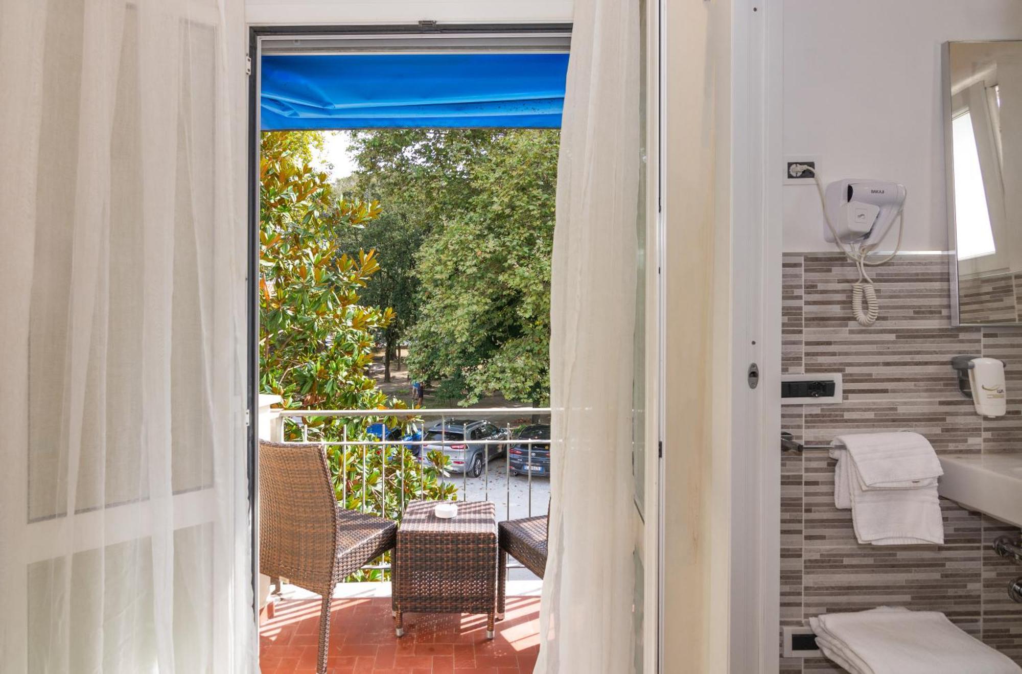 Hotel Daisy Marina di Massa Extérieur photo