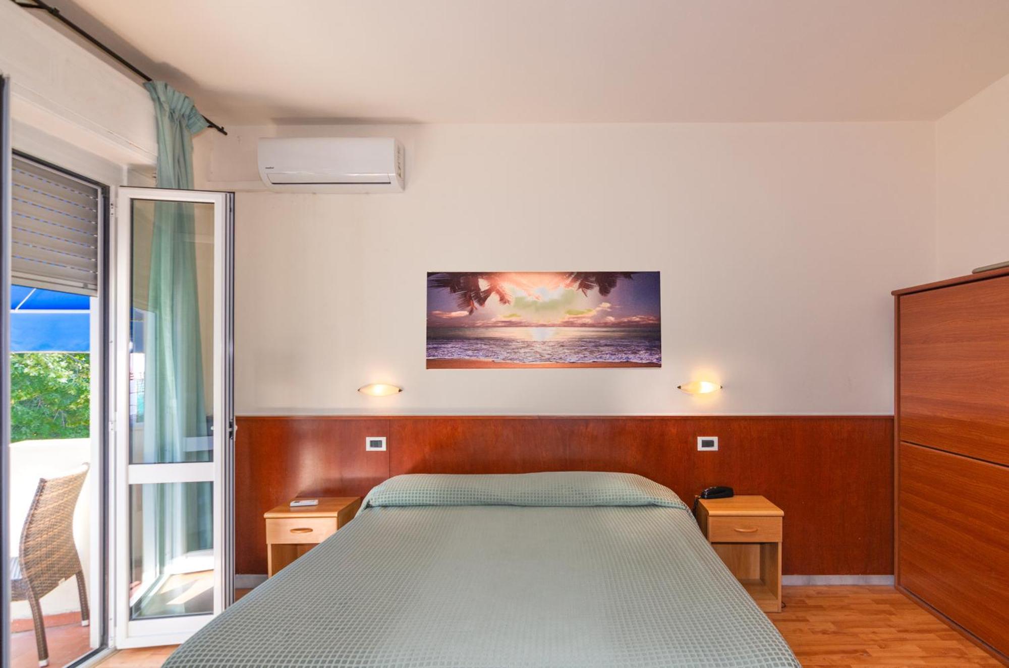 Hotel Daisy Marina di Massa Extérieur photo