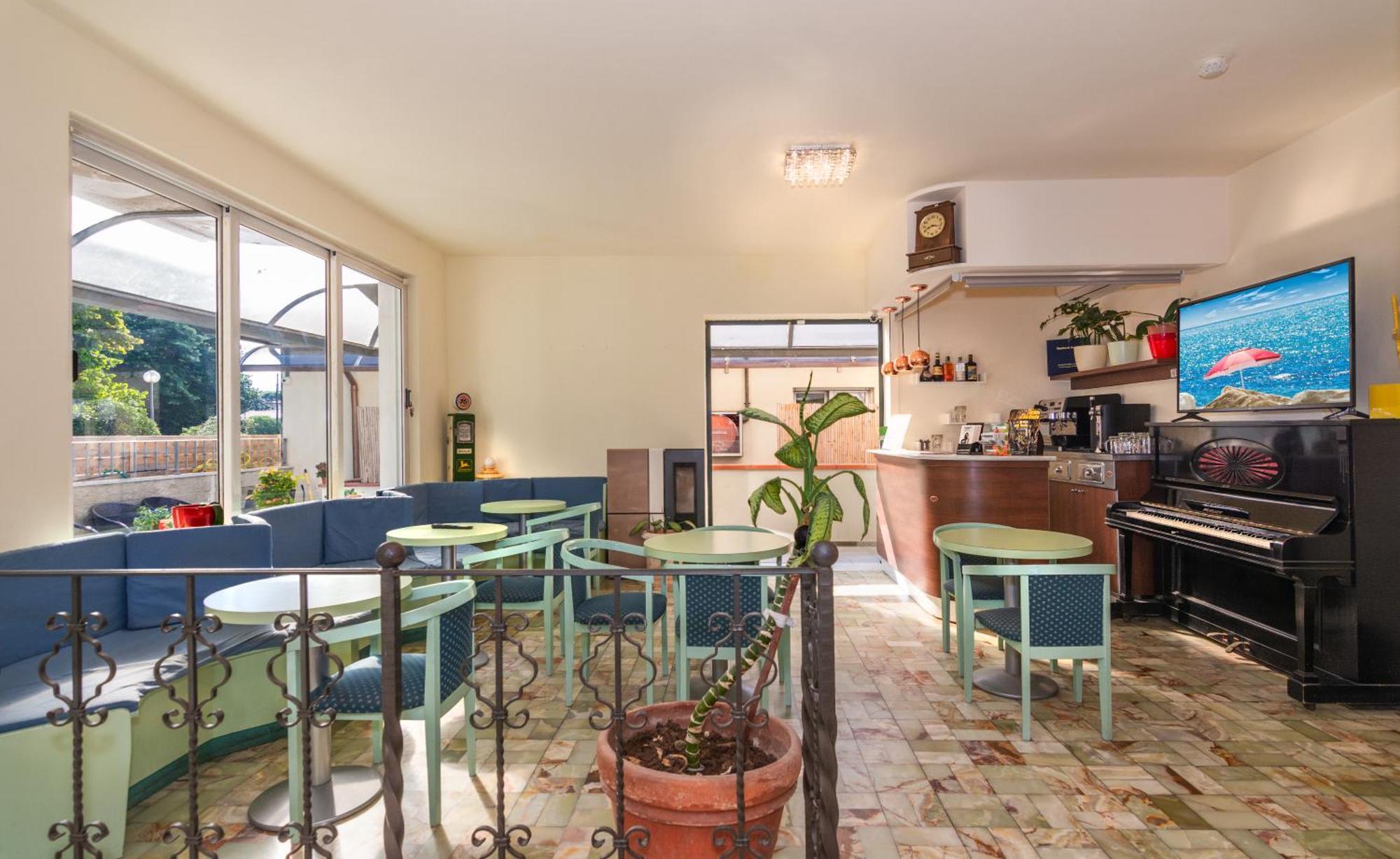 Hotel Daisy Marina di Massa Extérieur photo