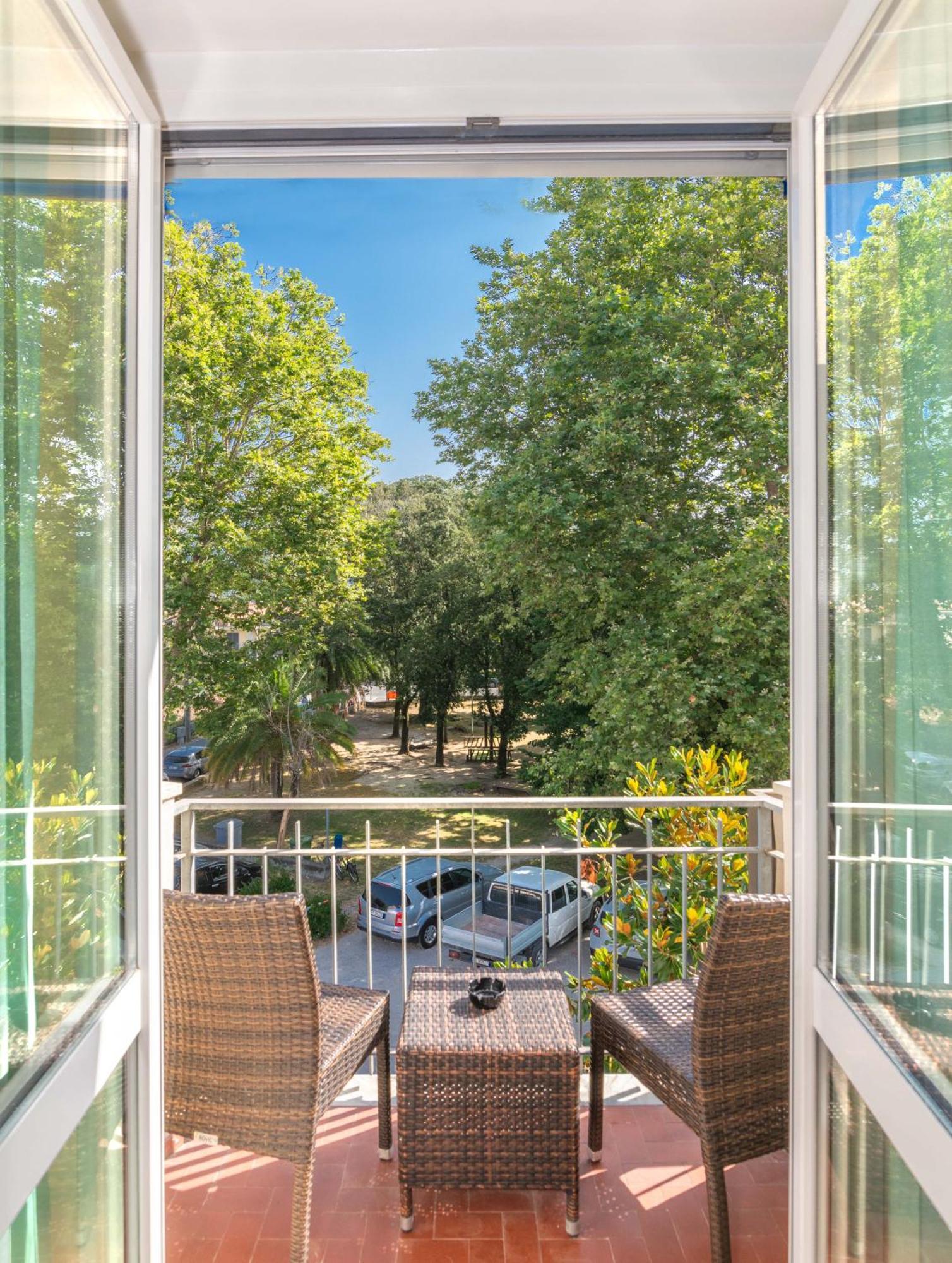 Hotel Daisy Marina di Massa Extérieur photo