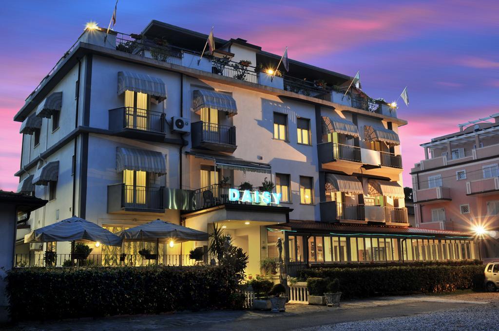 Hotel Daisy Marina di Massa Extérieur photo