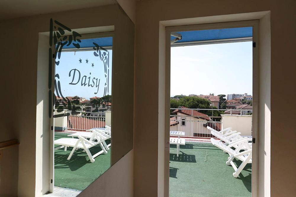 Hotel Daisy Marina di Massa Extérieur photo