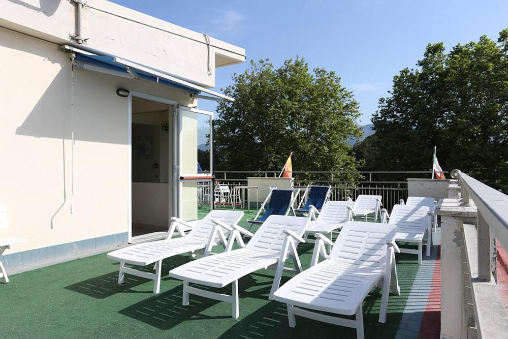 Hotel Daisy Marina di Massa Extérieur photo