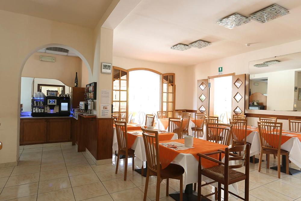 Hotel Daisy Marina di Massa Extérieur photo